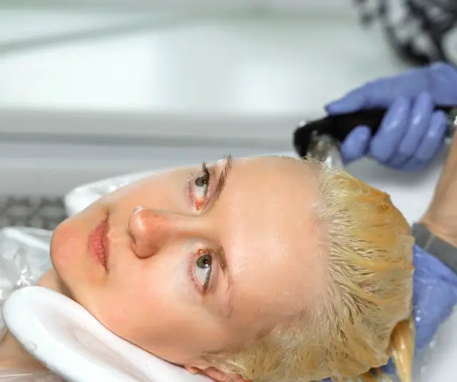 Comment éclaircir les cheveux sans décolorer ?