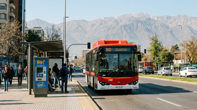 Cómo funciona el sistema de transporte público RED en Santiago: guía de uso, carga de tarjeta Bip! y tarifas