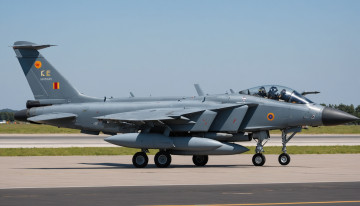FIDAE 2026: Exhibiciones aéreas y nuevas tecnologías de seguridad marcan la jornada para el público general